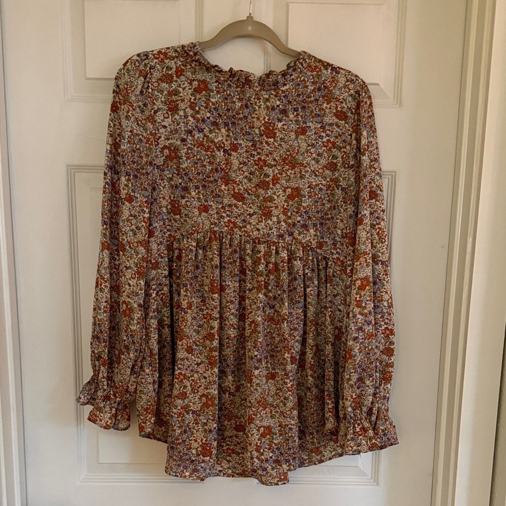 Chic Floral Print Blouse with Ruffle Details